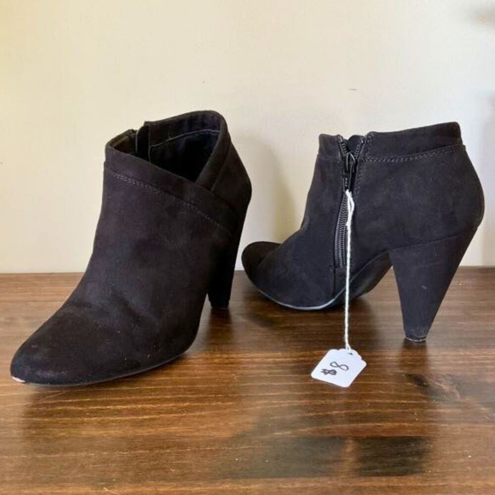 APT 9 Black Suede Defined Comfort Ankle Boot (7.5)